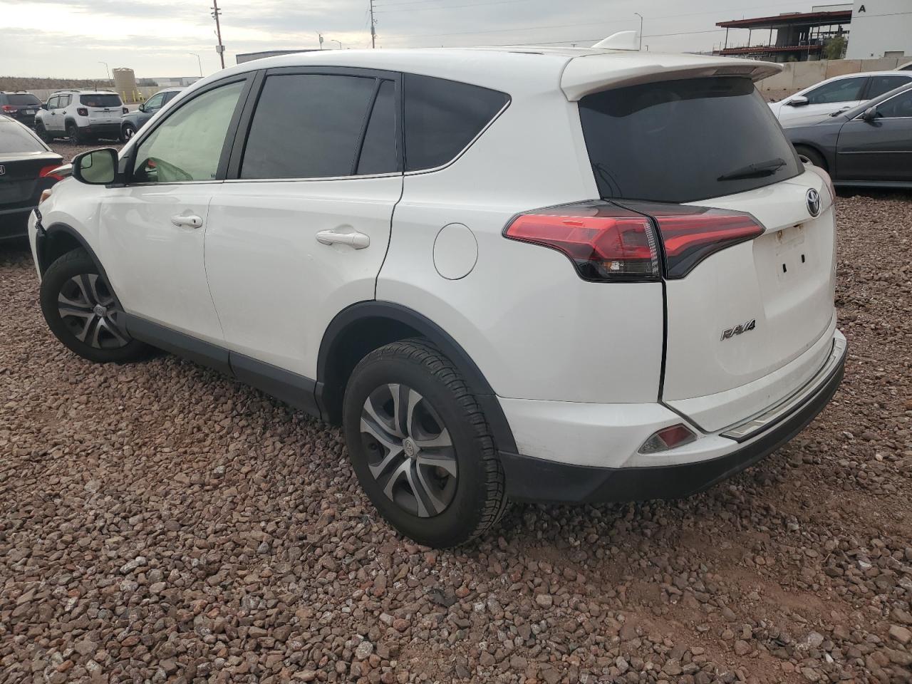 2018 TOYOTA RAV4 LE - Фото 2