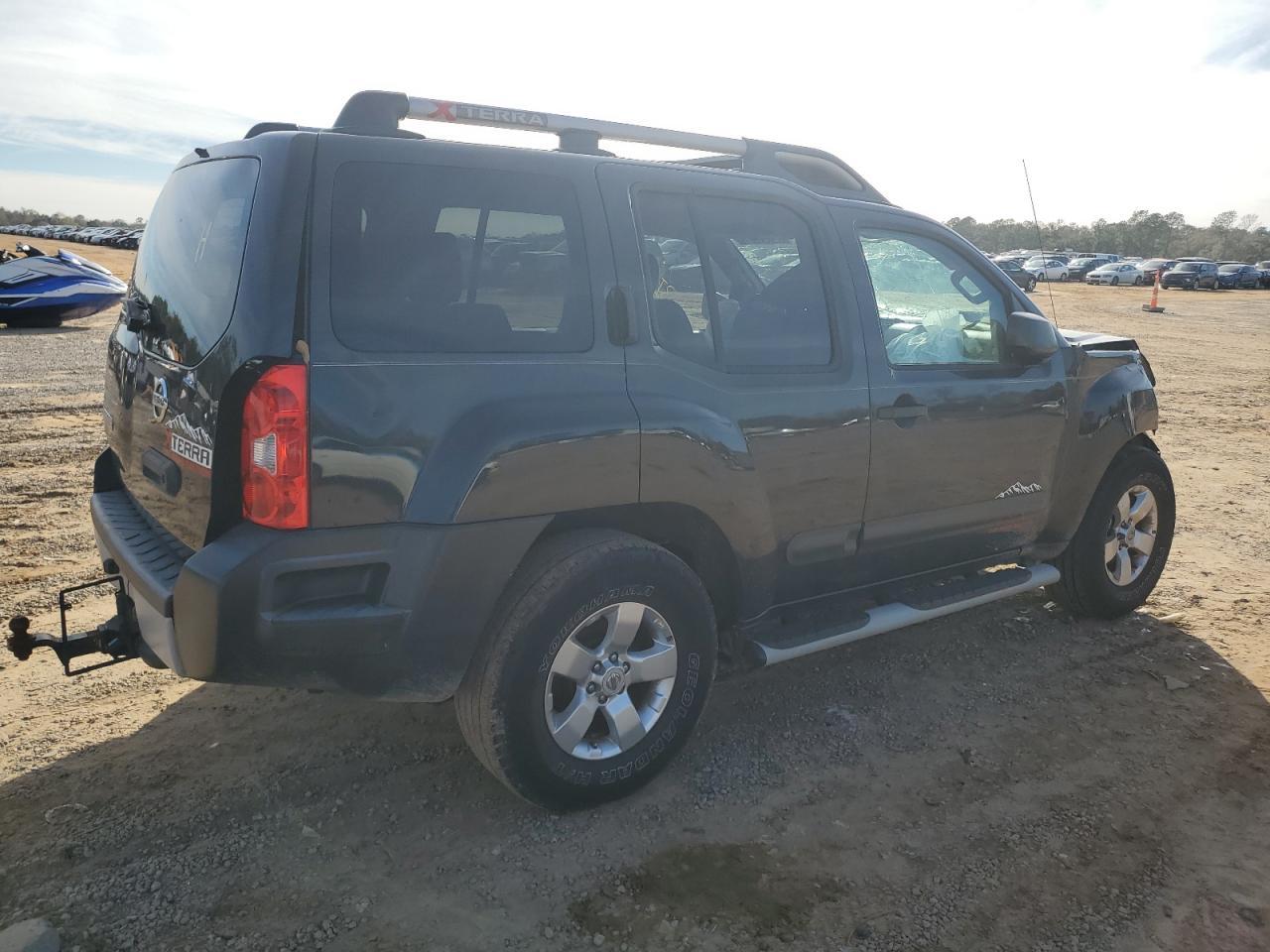 2013 NISSAN XTERRA X - Image 3