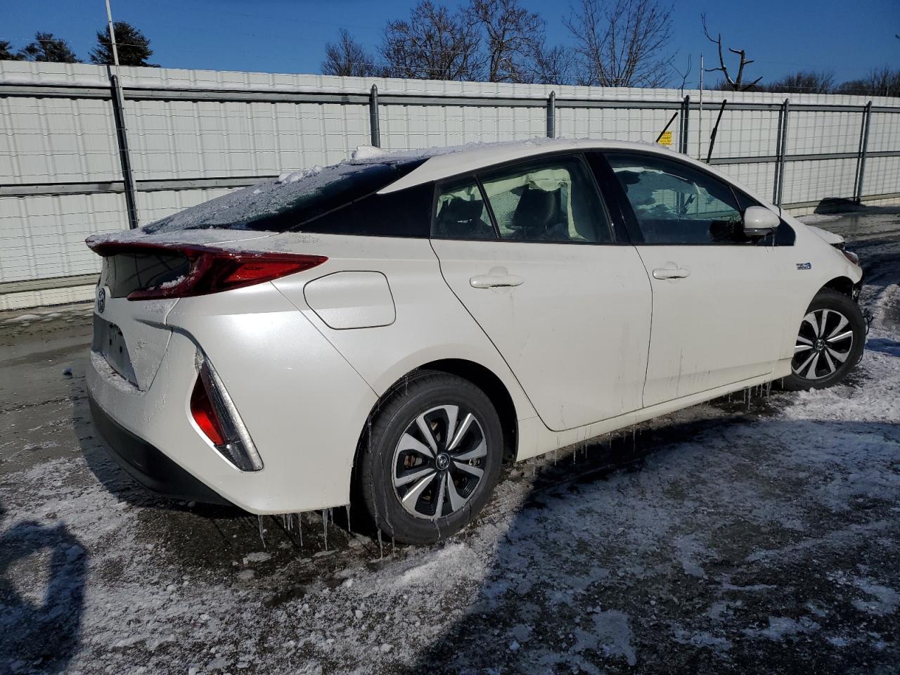 2018 TOYOTA PRIUS PRIM - Image 3