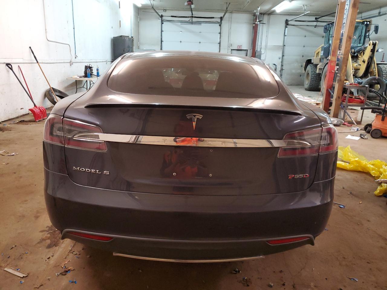 2015 TESLA MODEL S P8 - Фото 6