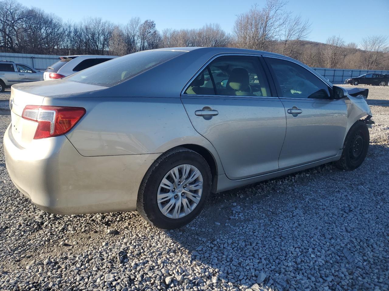 2013 TOYOTA CAMRY L - Фото 3