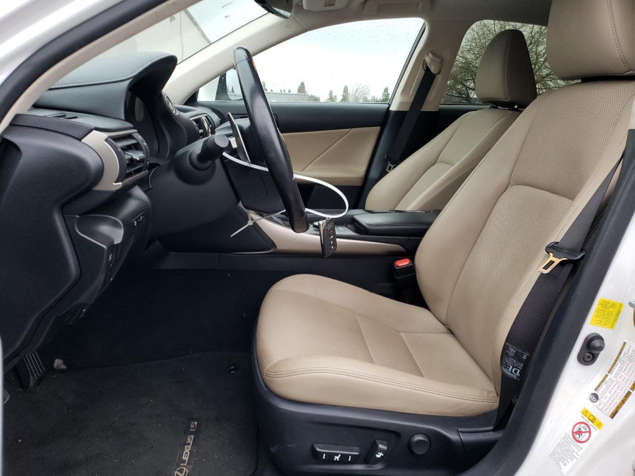 2017 LEXUS IS 200T - Image 7