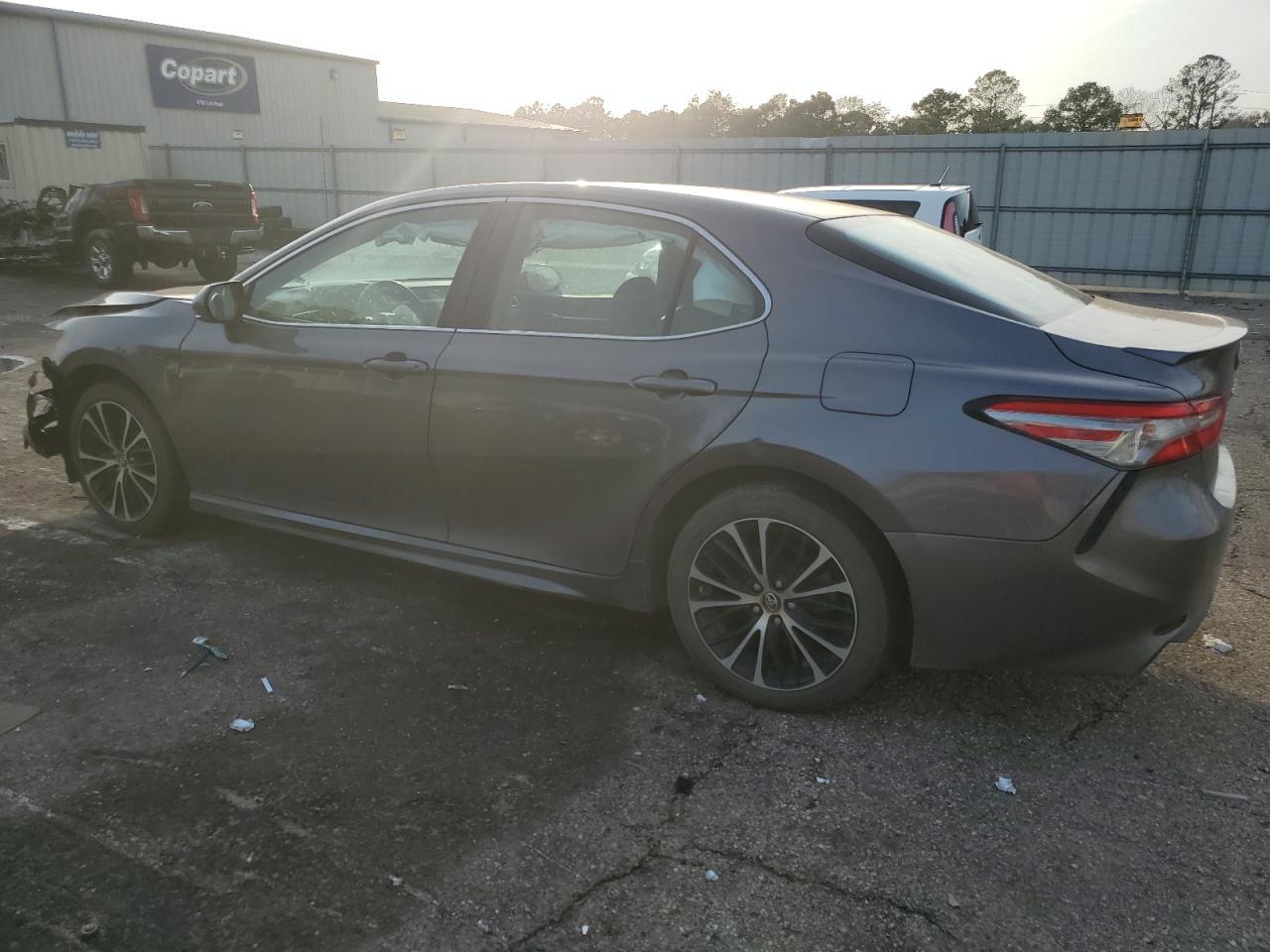 2018 TOYOTA CAMRY L - Фото 2