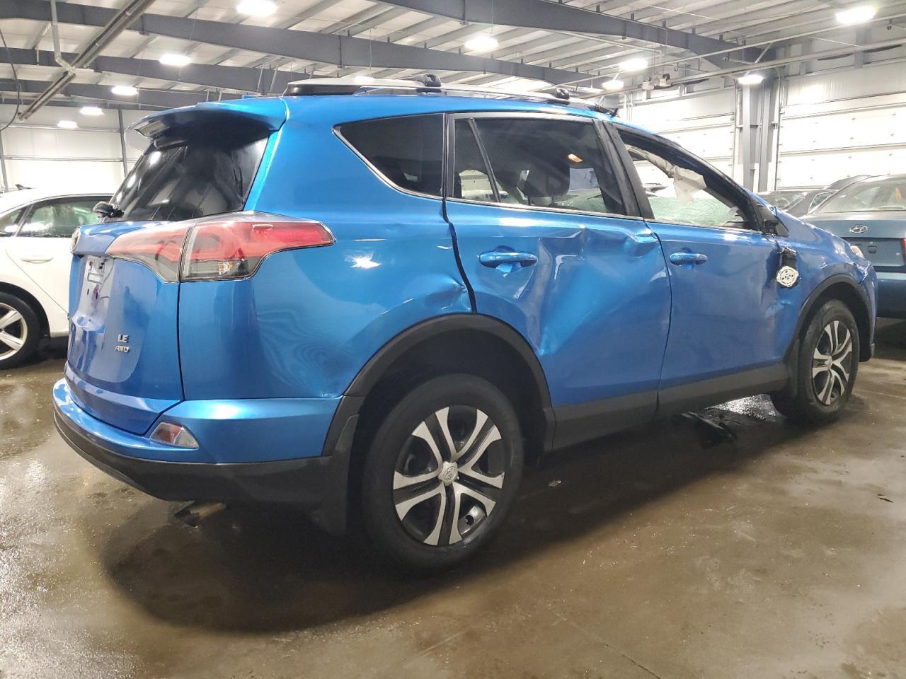 2018 TOYOTA RAV4 LE - Фото 3
