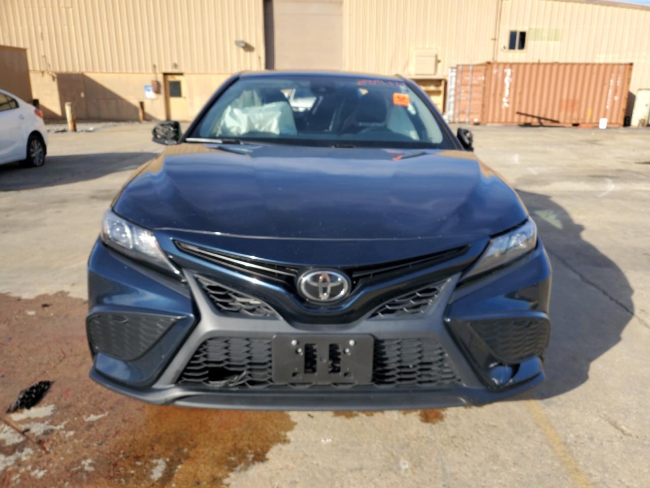 2021 TOYOTA CAMRY SE - Image 5
