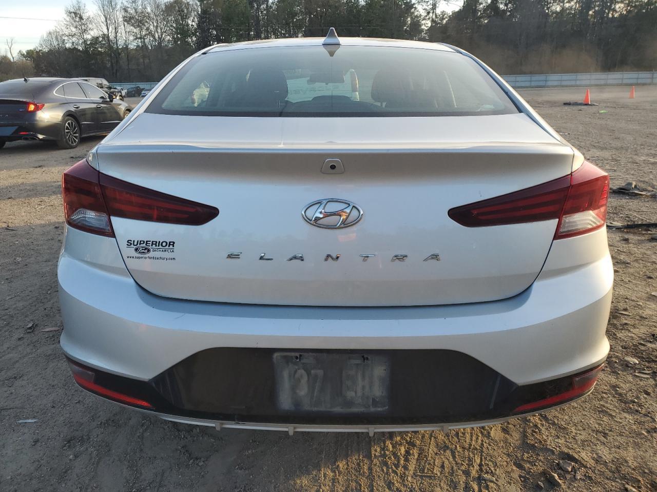 2019 HYUNDAI ELANTRA SE - Image 6