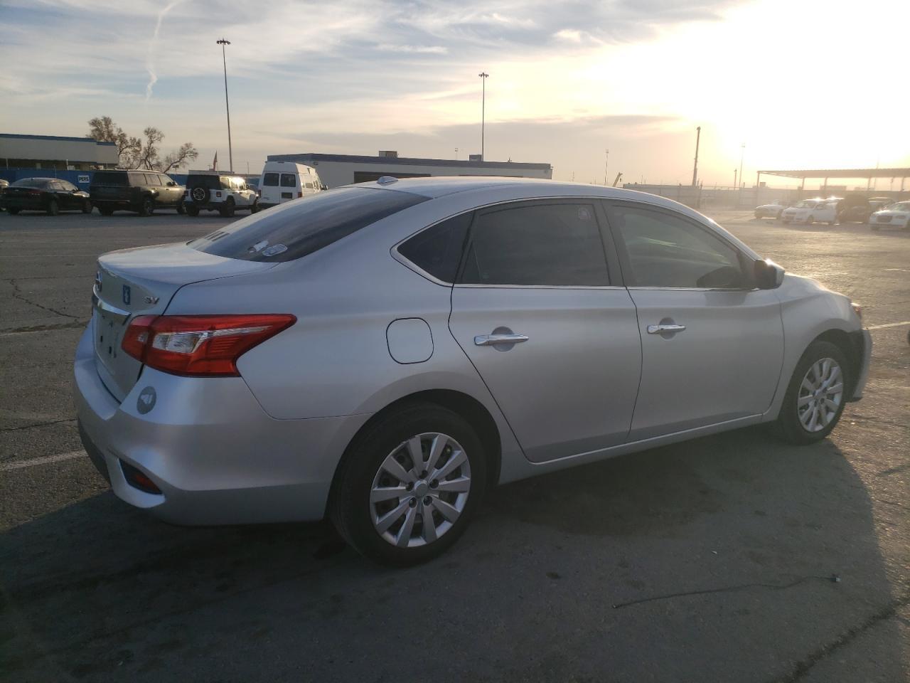2017 NISSAN SENTRA S - Фото 3