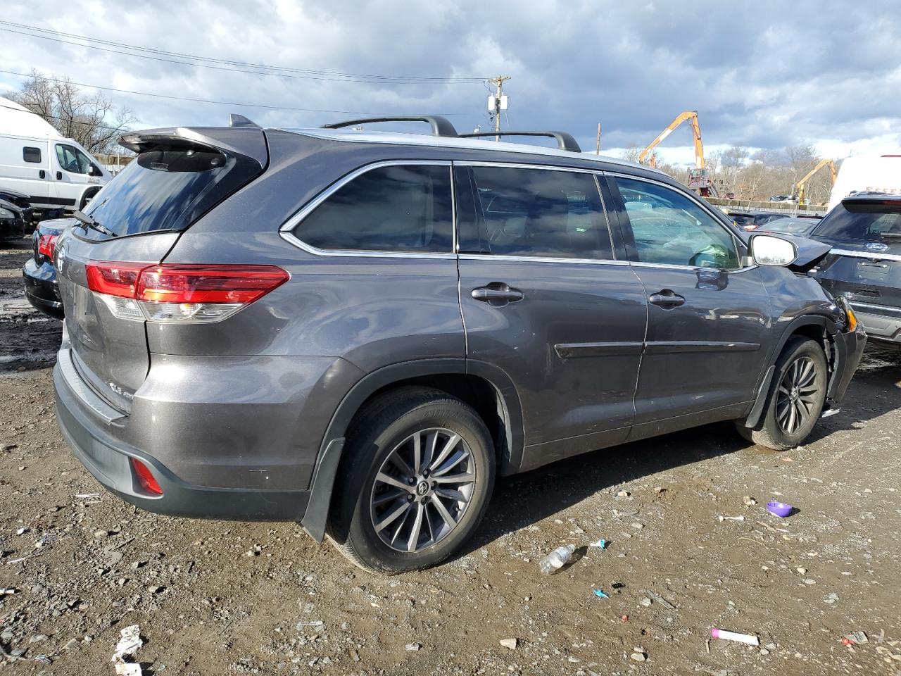 2018 TOYOTA HIGHLANDER - Фото 3