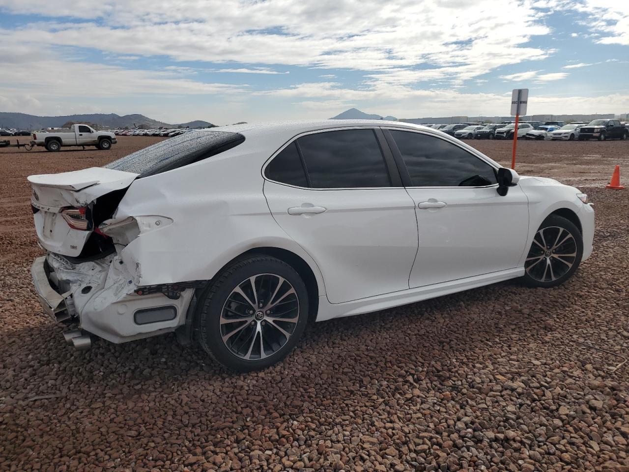 2018 TOYOTA CAMRY L - Фото 3