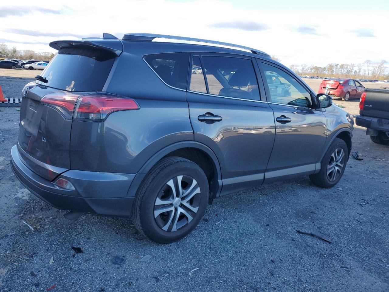 2017 TOYOTA RAV4 LE - Фото 3