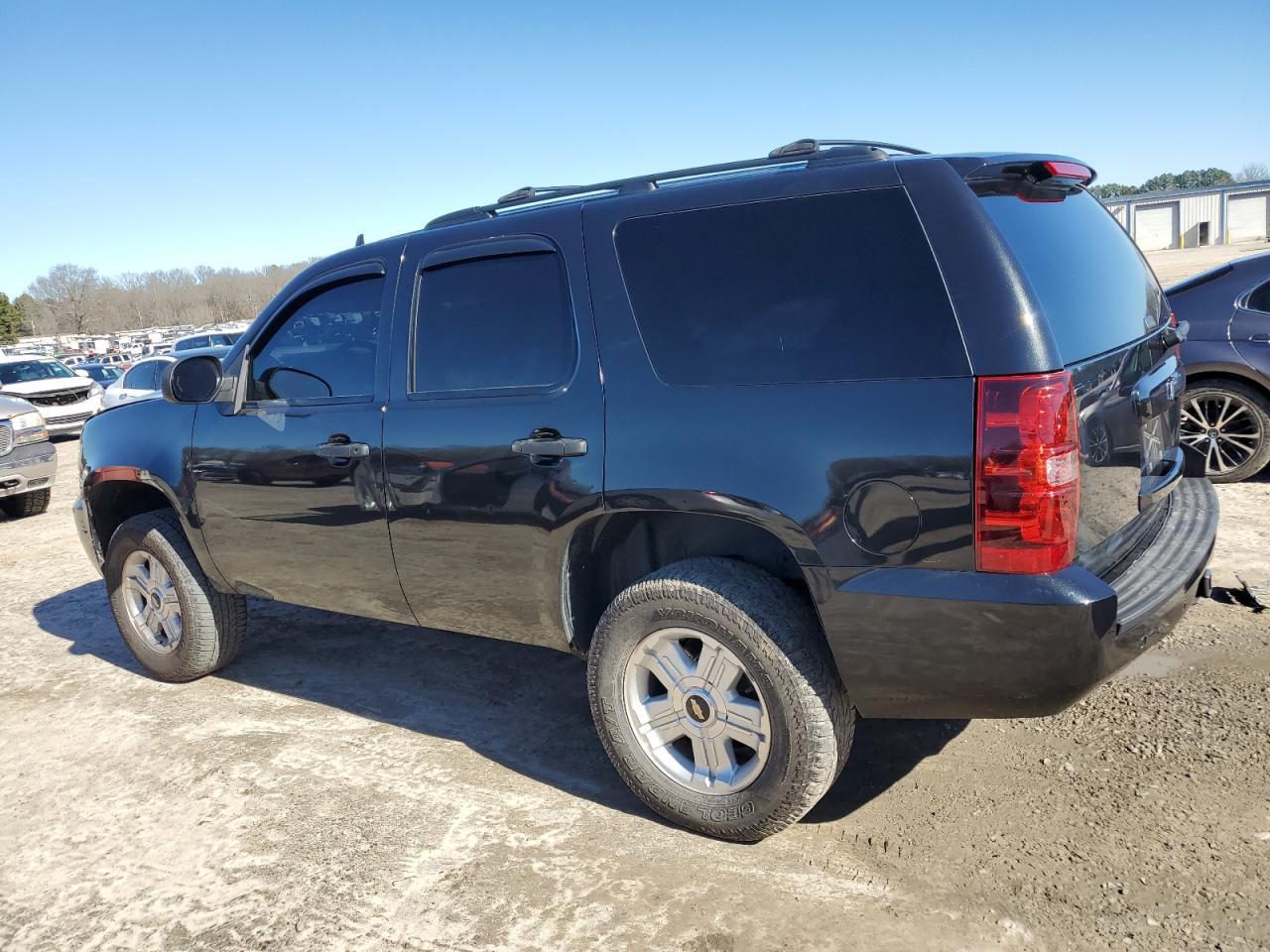2011 CHEVROLET TAHOE K150 - Image 2