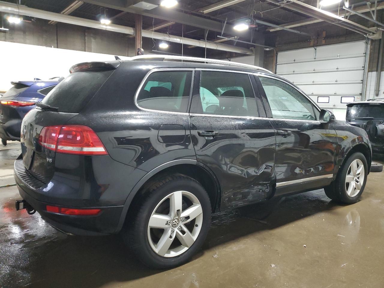 2013 VOLKSWAGEN TOUAREG V6 - Image 3