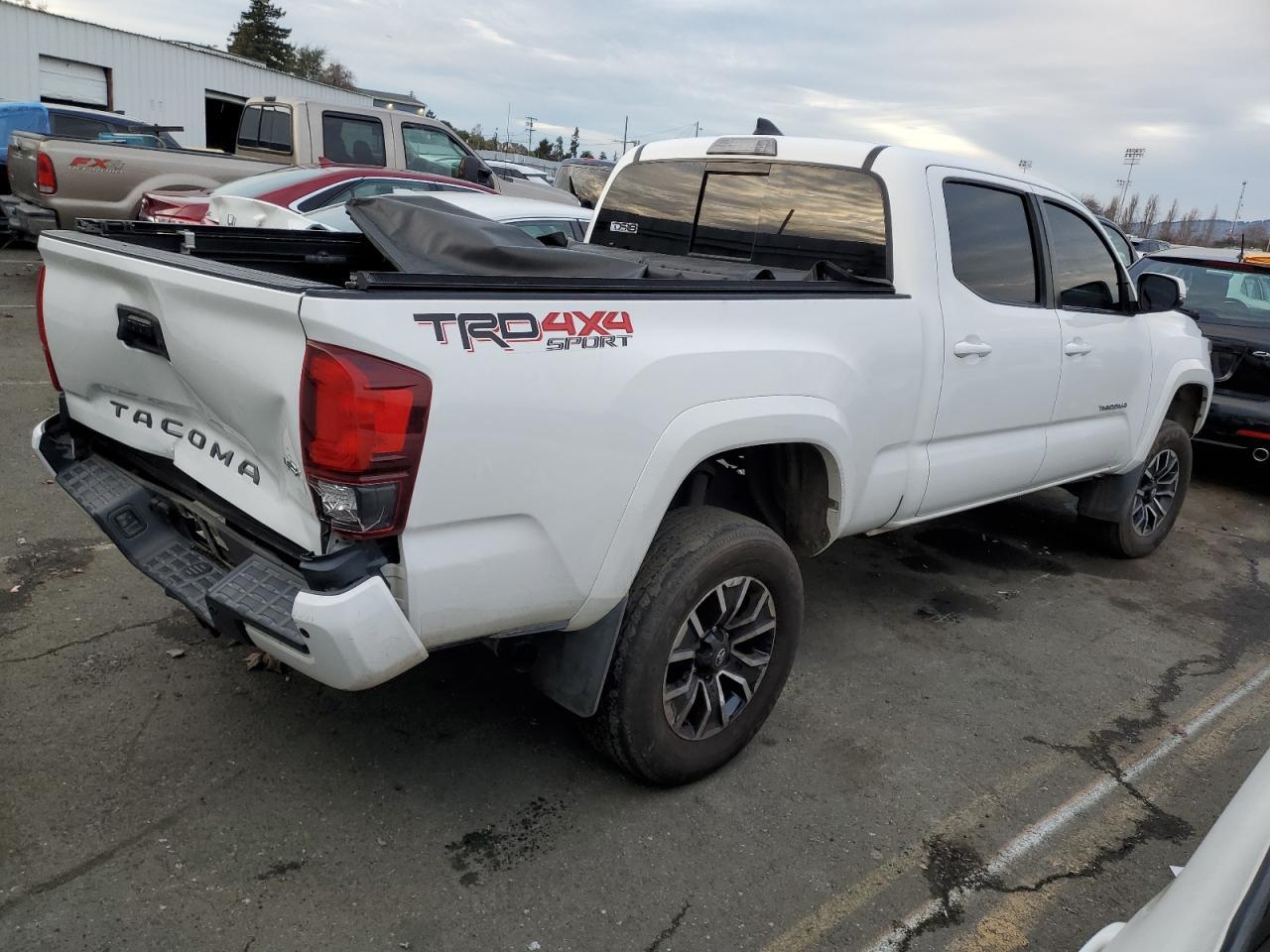 2019 TOYOTA TACOMA DOU - Фото 3