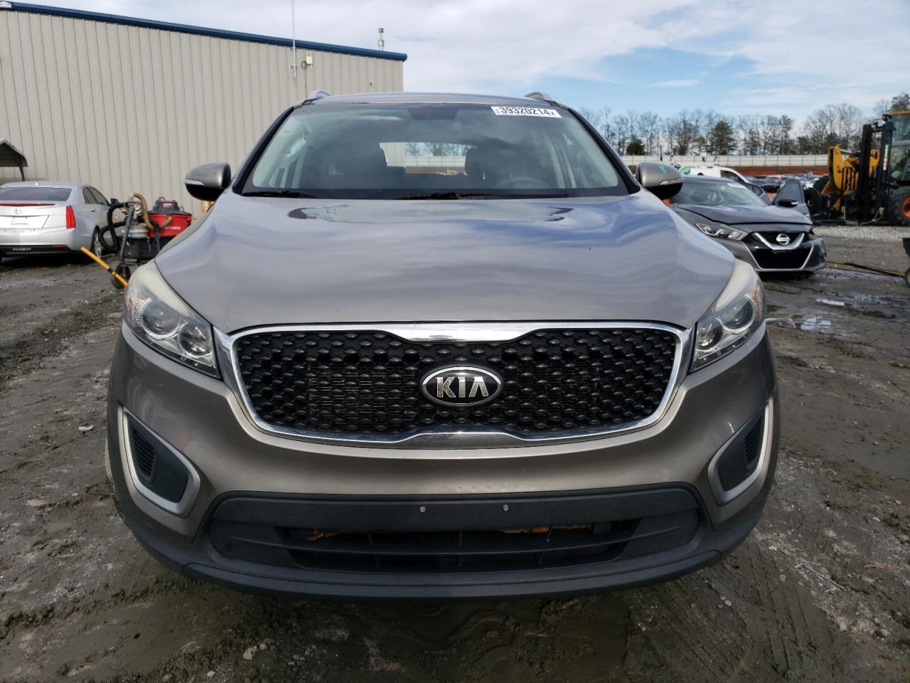 2017 KIA SORENTO LX - Image 5