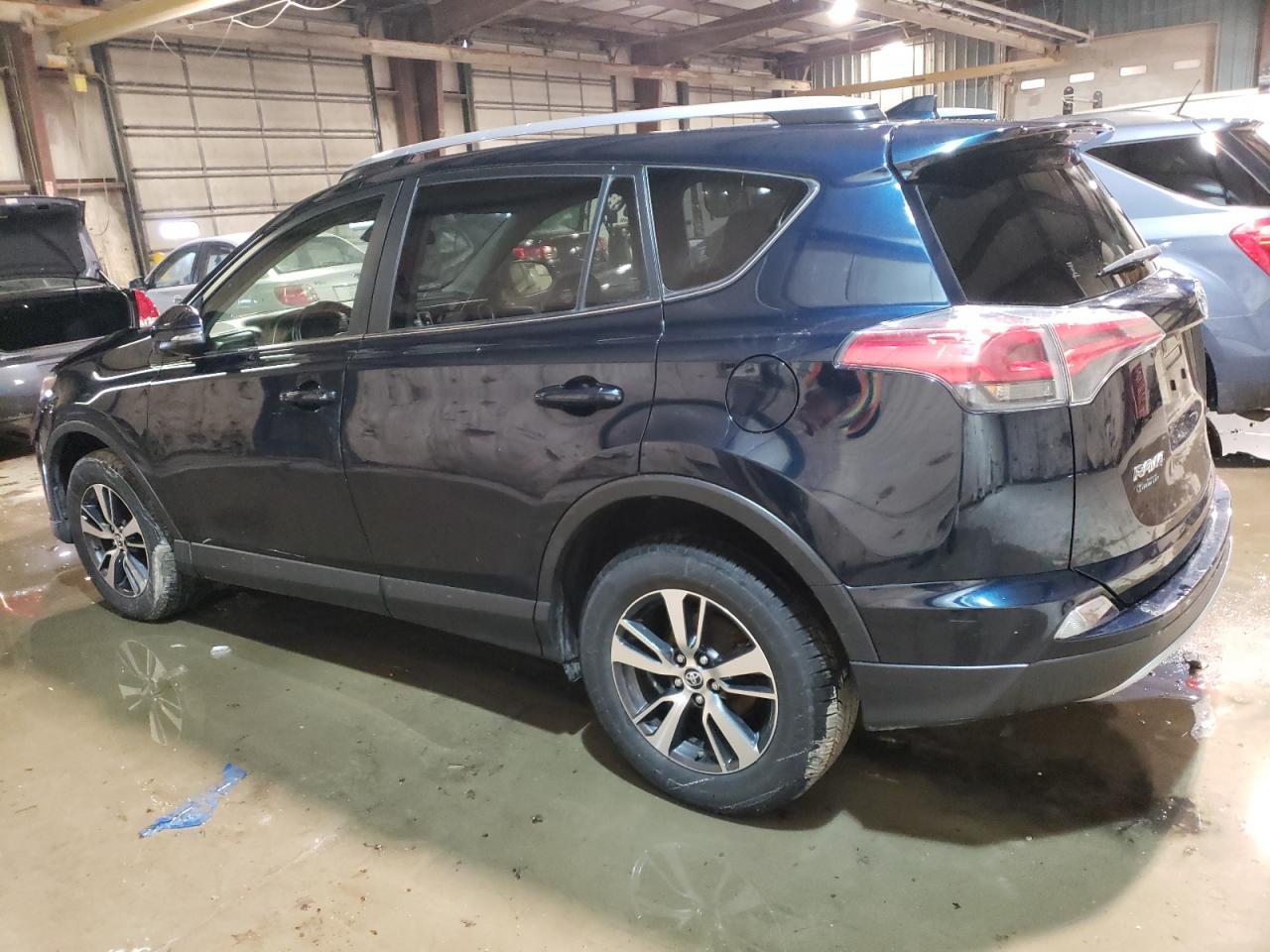 2017 TOYOTA RAV4 XLE - Фото 2