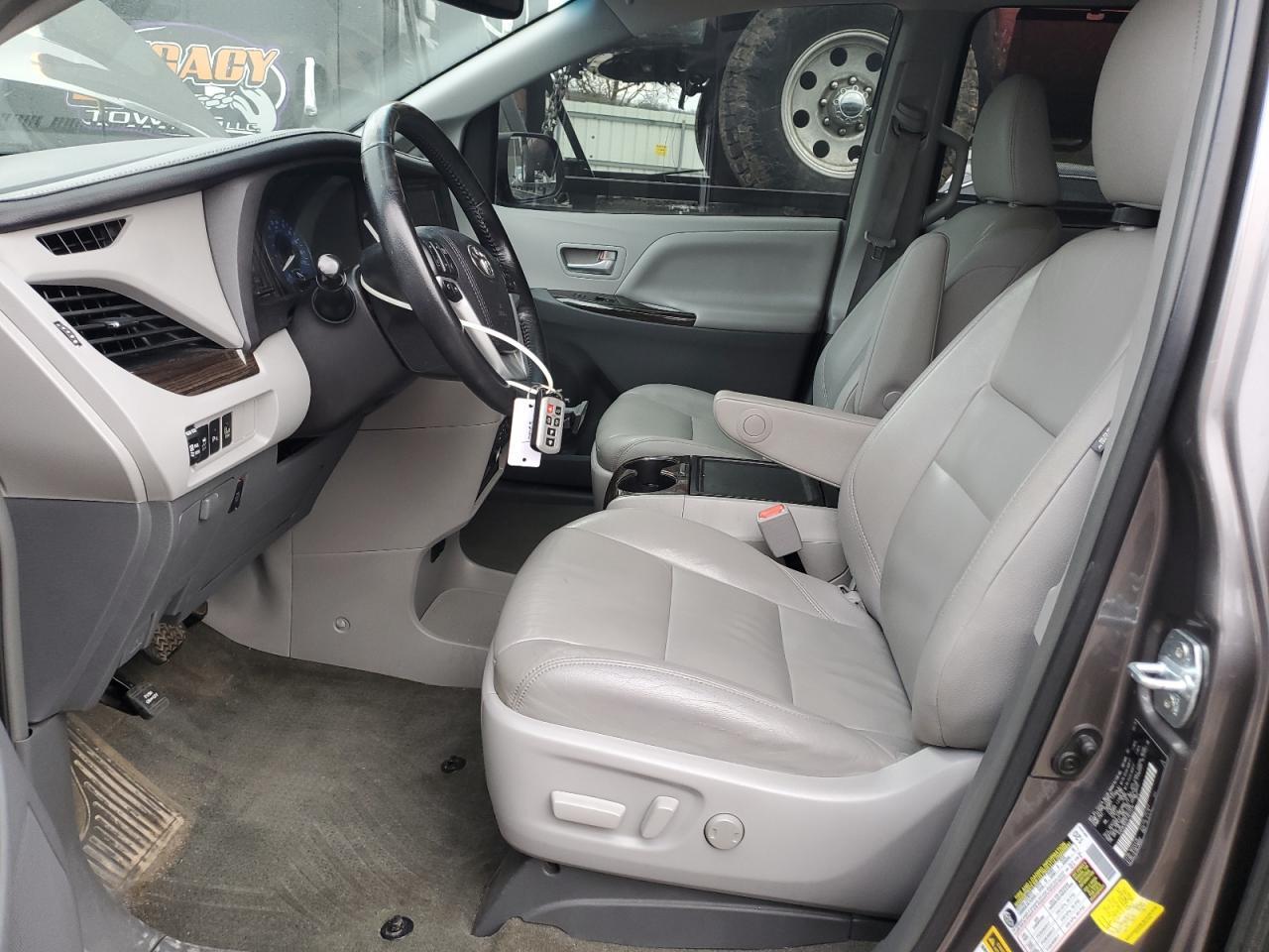 2015 TOYOTA SIENNA XLE - Фото 7