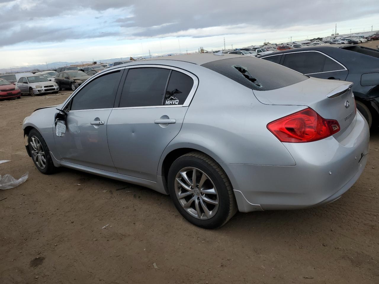 2011 INFINITI G37 - Image 2