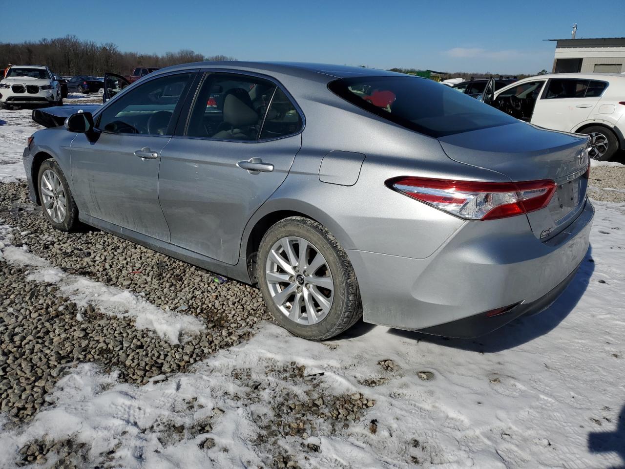 2018 TOYOTA CAMRY L - Фото 2