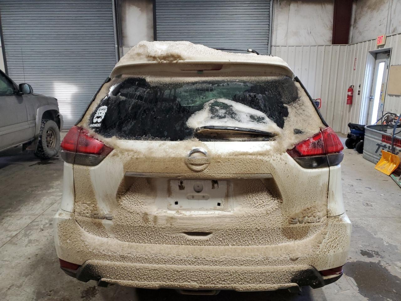 2017 NISSAN ROGUE SV - Фото 6