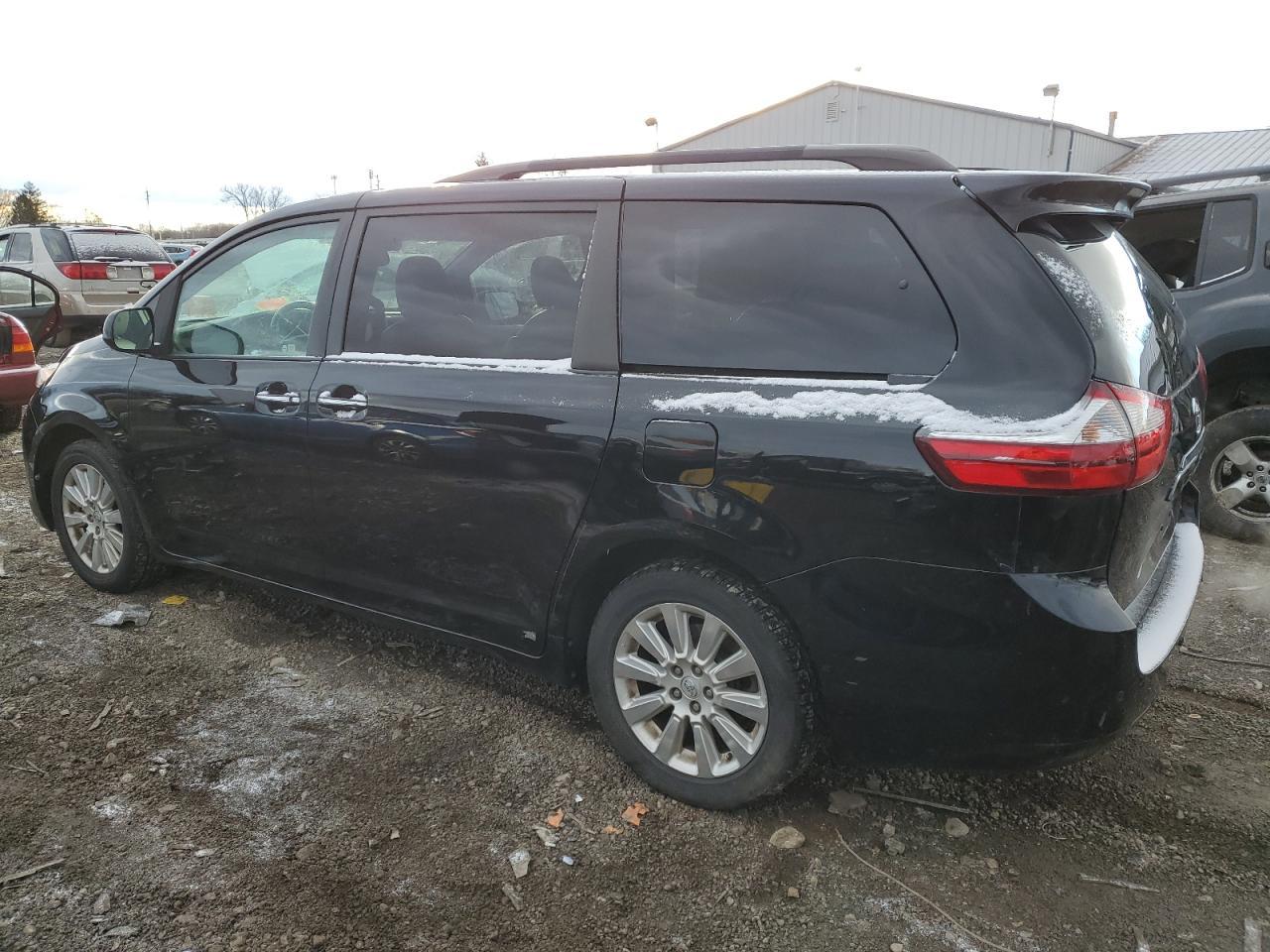 2015 TOYOTA SIENNA XLE - Image 2