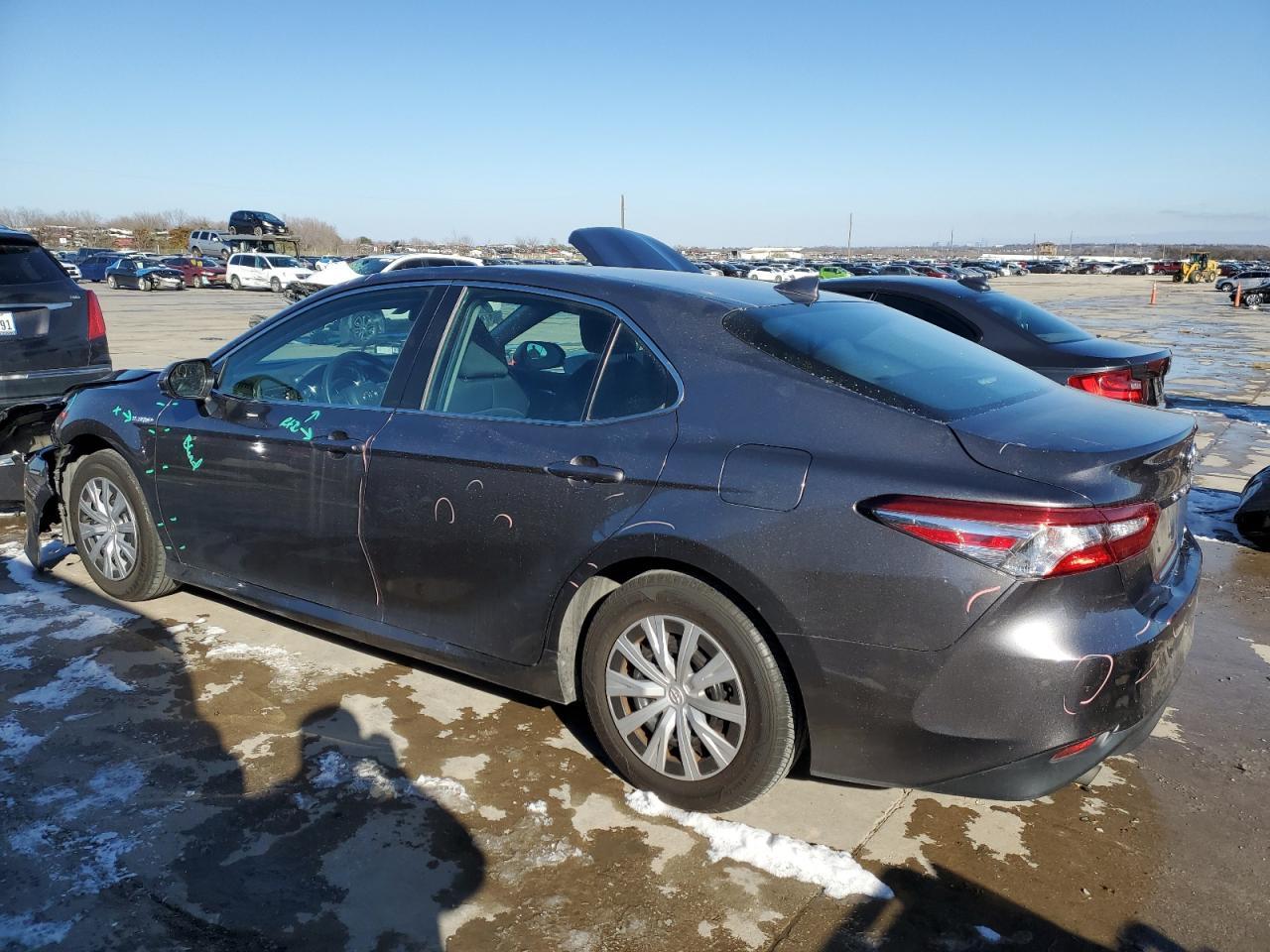 2019 TOYOTA CAMRY LE - Image 2