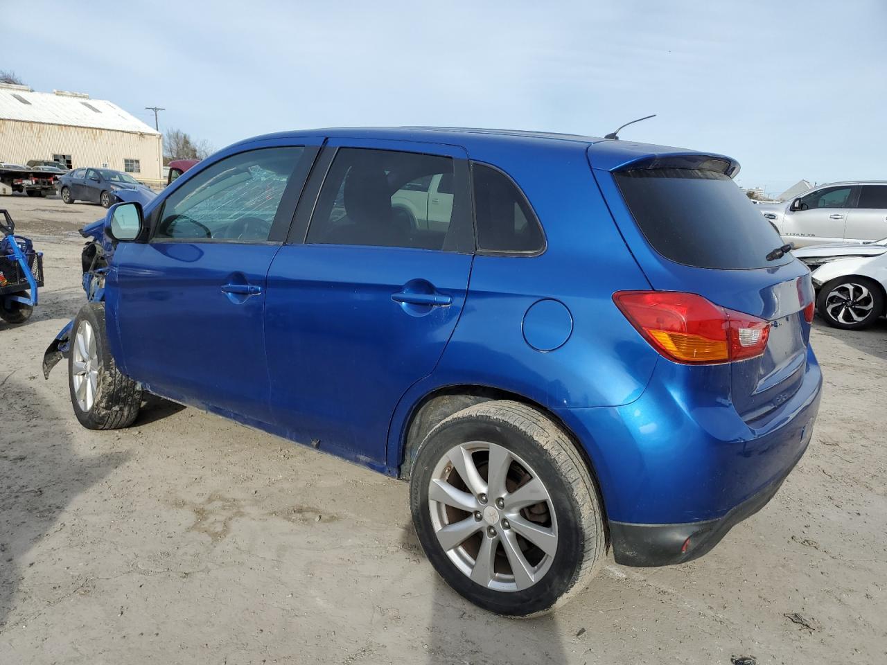 2015 MITSUBISHI OUTLANDER - Фото 2