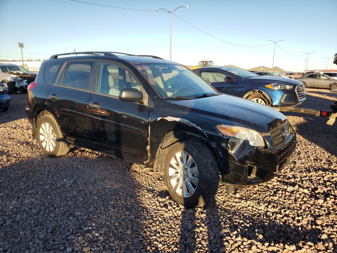 2011 TOYOTA RAV4 - Фото 4