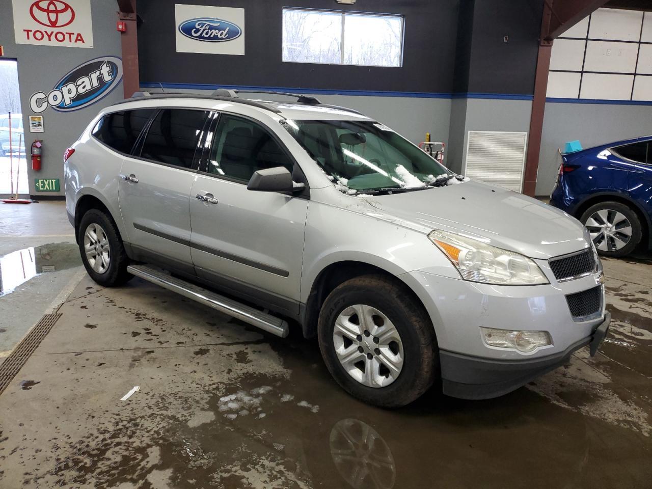 2011 CHEVROLET TRAVERSE L - Фото 4