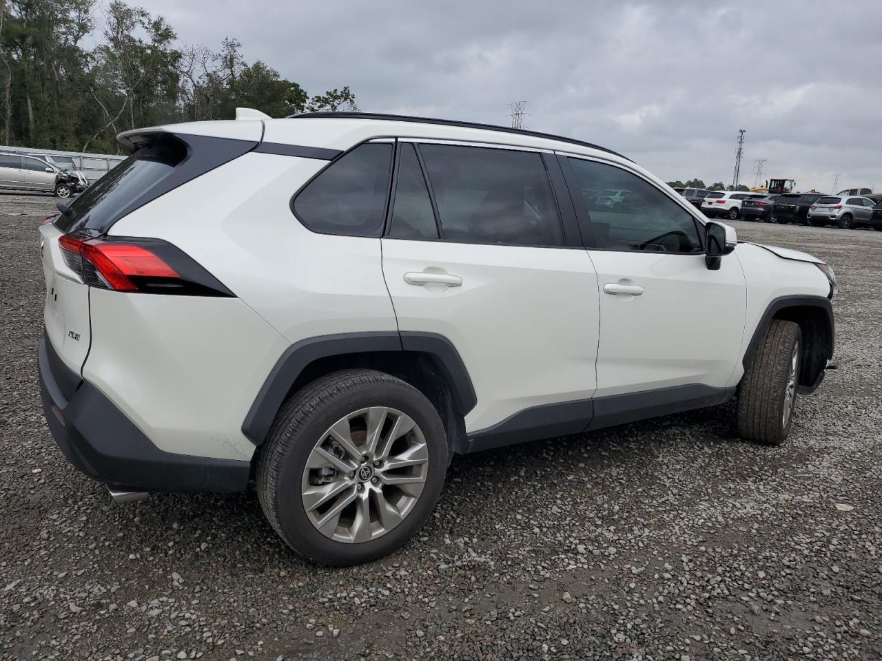2022 TOYOTA RAV4 XLE P - Image 3