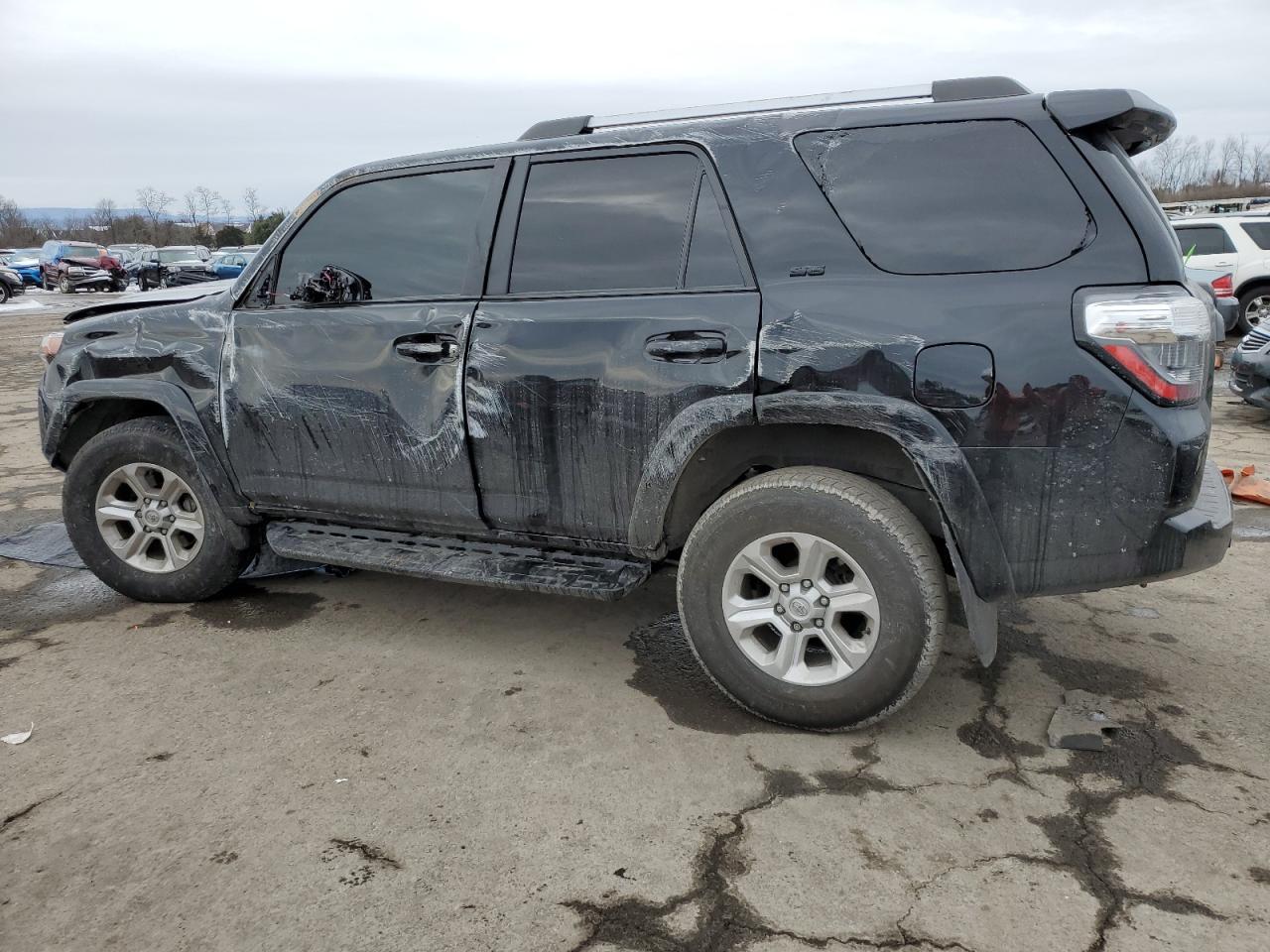 2022 TOYOTA 4RUNNER SR - Image 2
