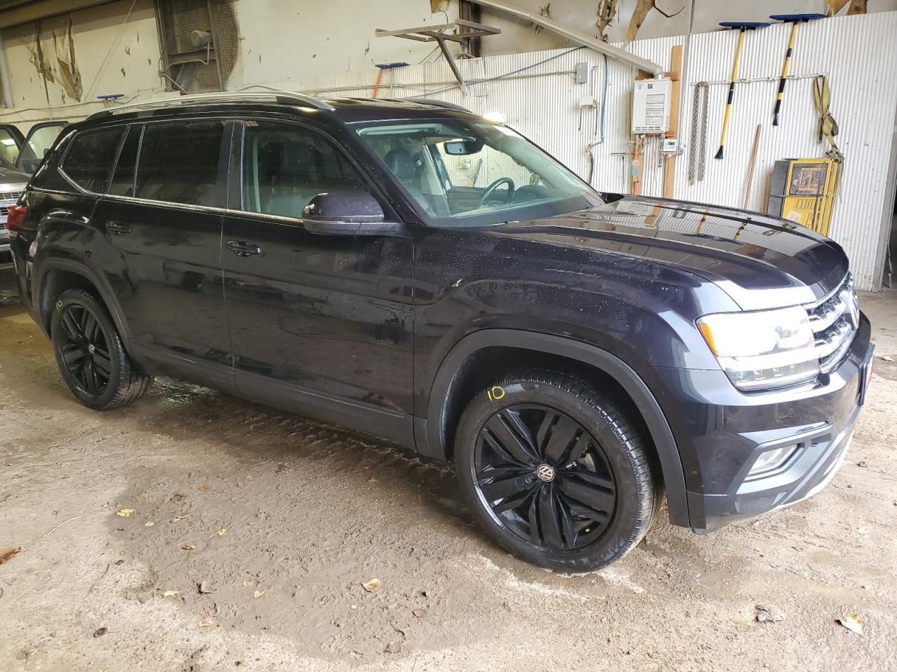 2018 VOLKSWAGEN ATLAS SE - Image 4