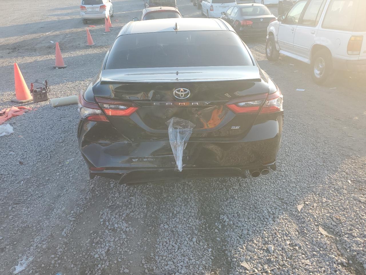 2021 TOYOTA CAMRY SE - Фото 6