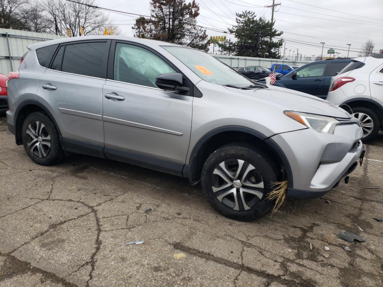 2017 TOYOTA RAV4 LE - Image 4