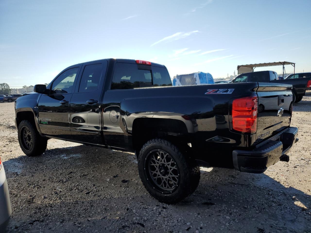 2017 CHEVROLET SILVERADO - Image 2