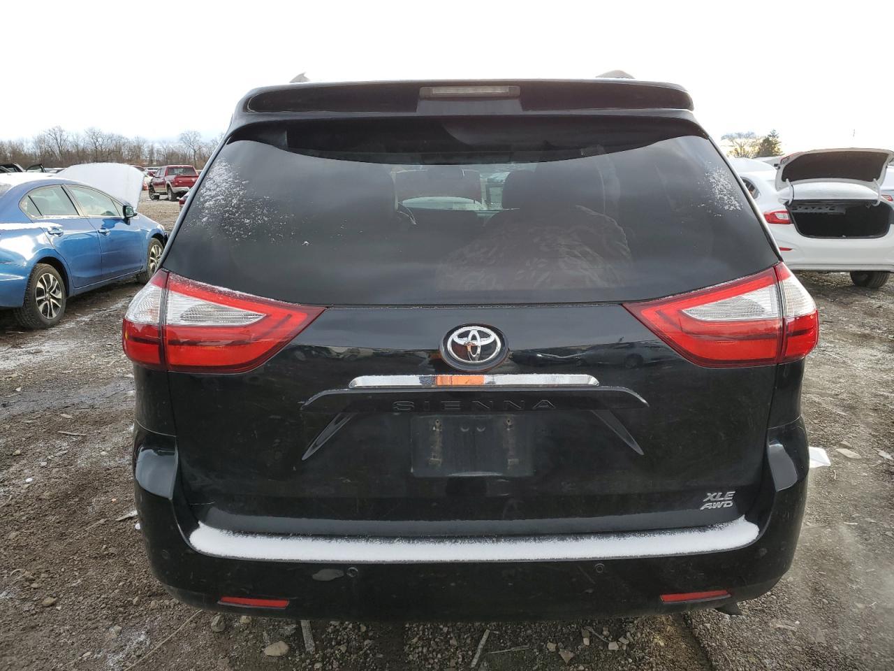 2015 TOYOTA SIENNA XLE - Image 6