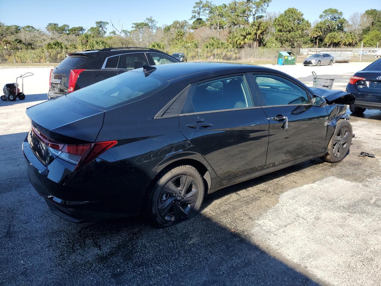 2023 HYUNDAI ELANTRA SE - Image 3