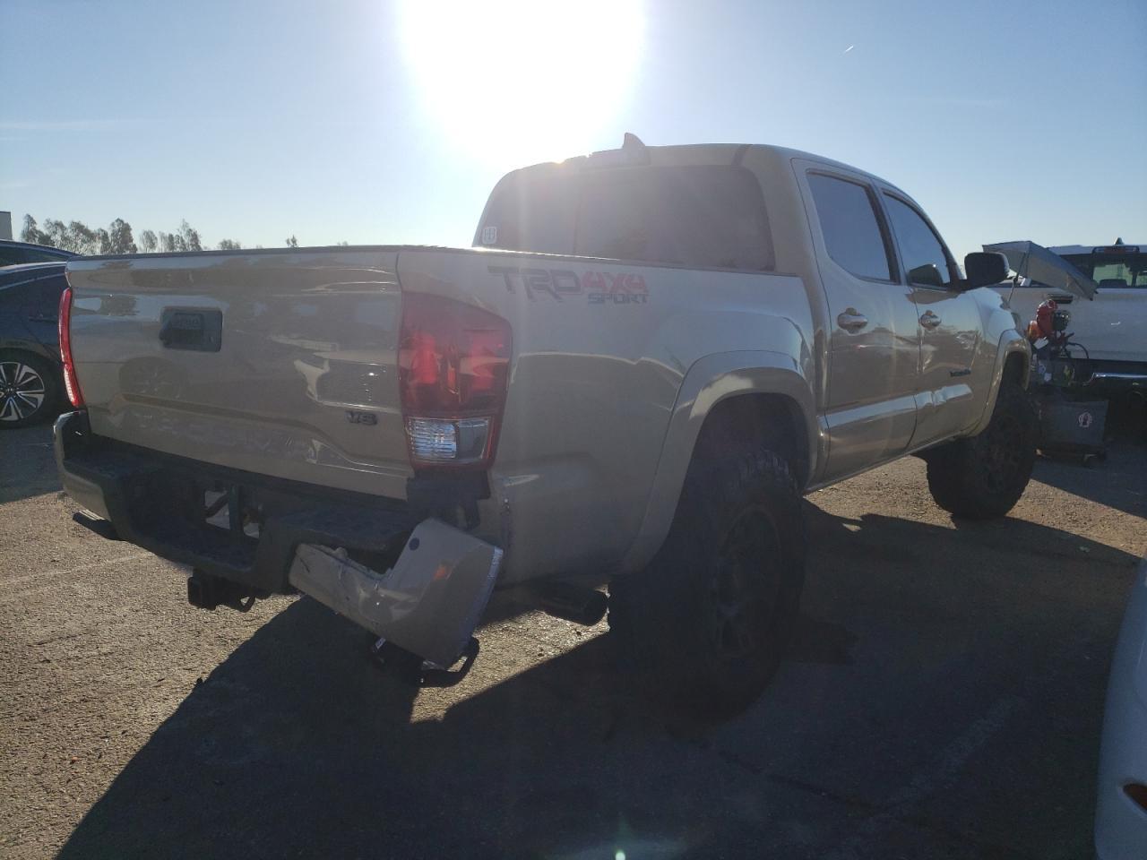 2017 TOYOTA TACOMA DOU - Фото 3