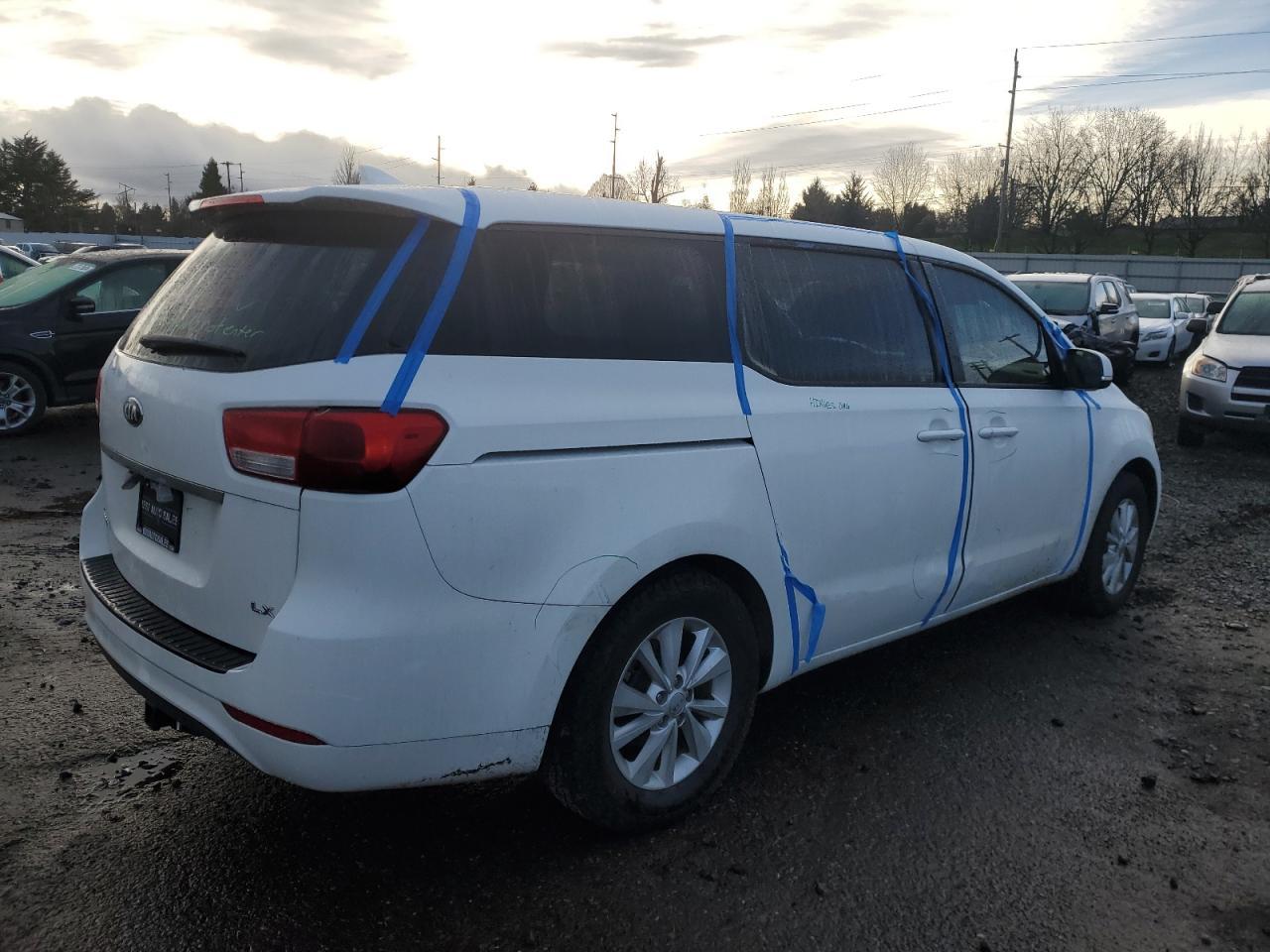 2017 KIA SEDONA LX - Фото 3