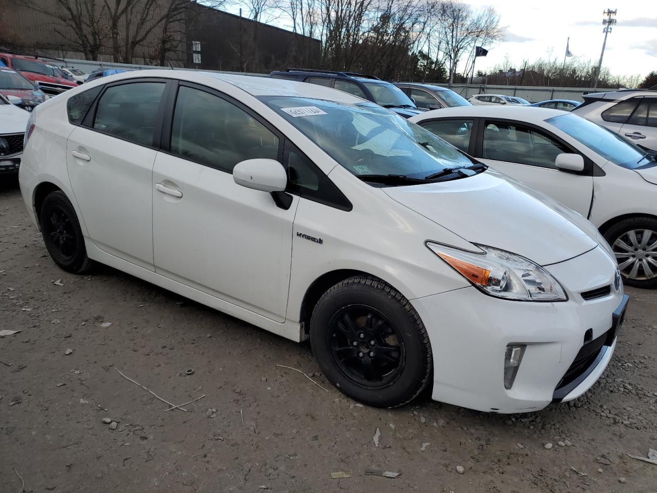 2015 TOYOTA PRIUS - Image 4