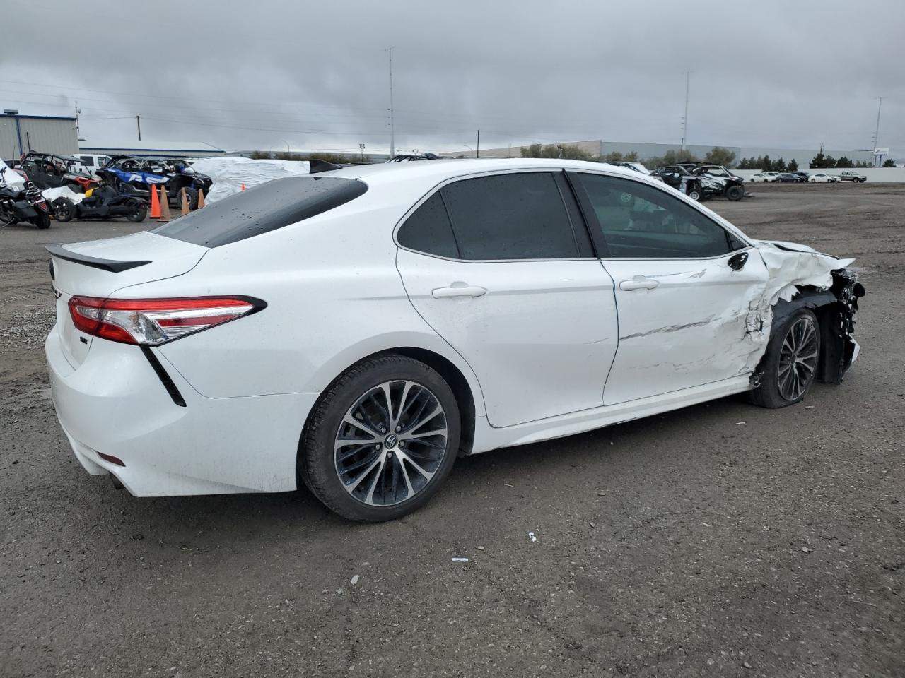 2020 TOYOTA CAMRY SE - Фото 3
