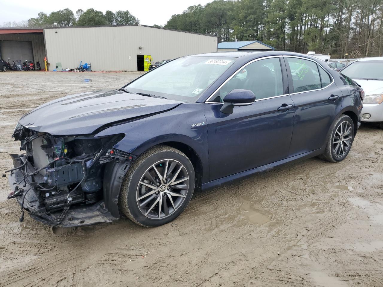 2021 TOYOTA CAMRY XLE car image