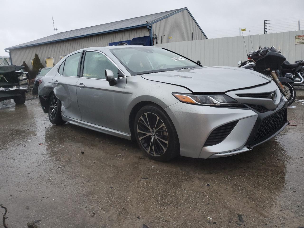 2020 TOYOTA CAMRY SE - Фото 4