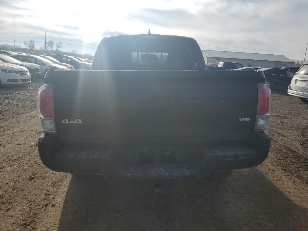 2017 TOYOTA TACOMA DOU - Фото 6