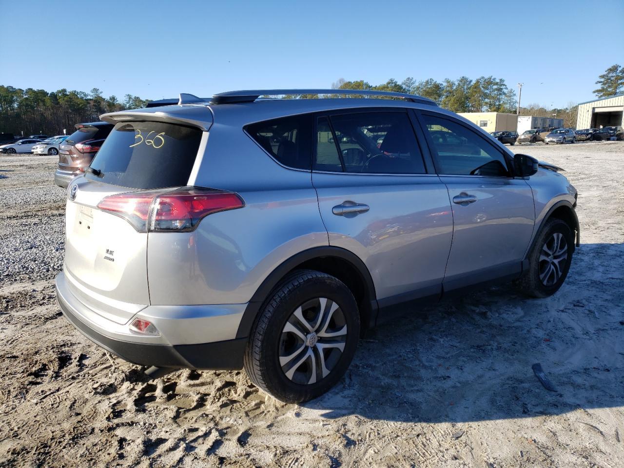 2018 TOYOTA RAV4 LE - Фото 3