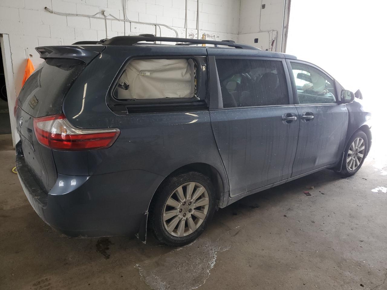 2015 TOYOTA SIENNA LE - Фото 3