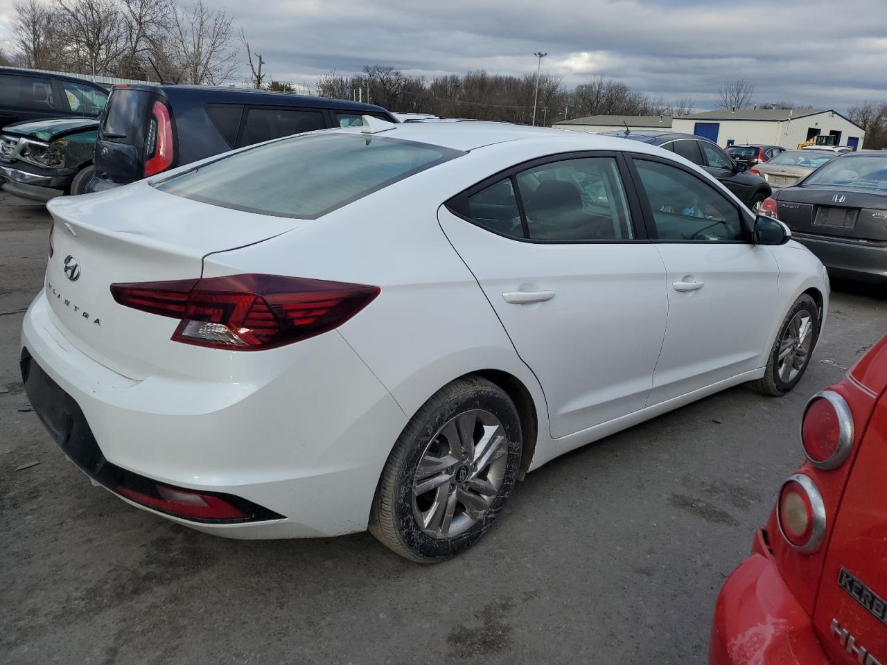 2019 HYUNDAI ELANTRA SE - Фото 3