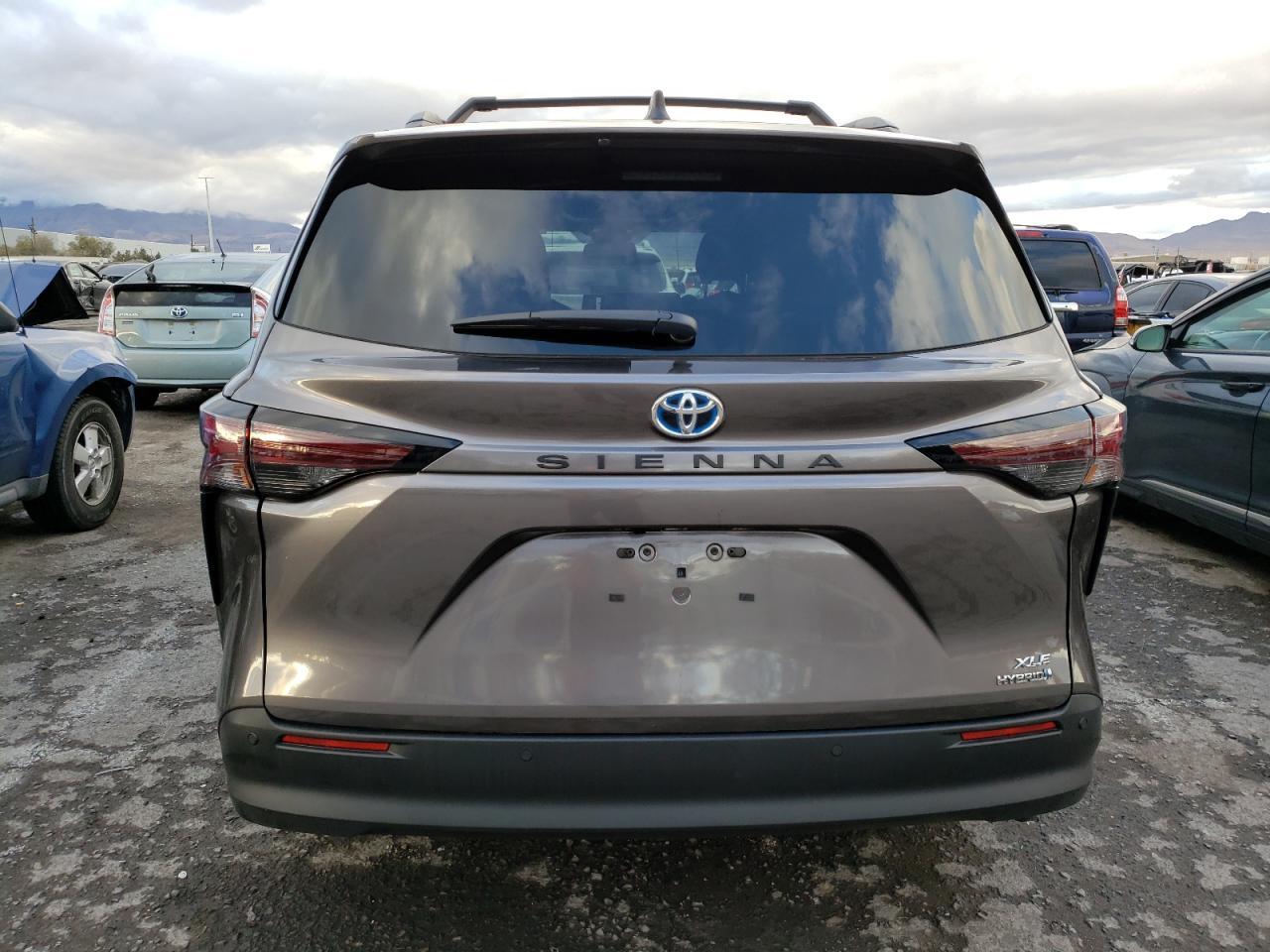 2023 TOYOTA SIENNA XLE - Image 6