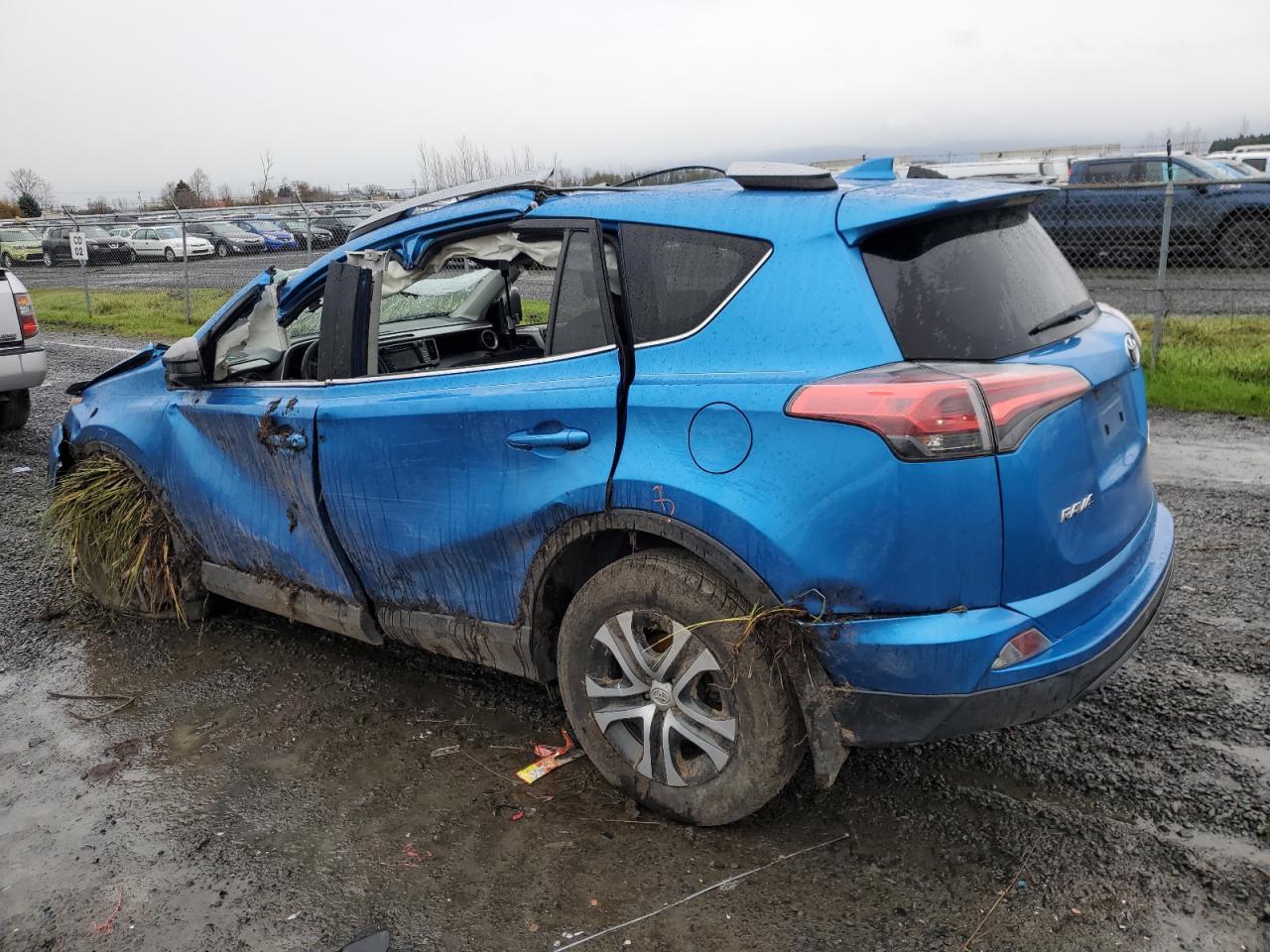 2017 TOYOTA RAV4 LE - Фото 2