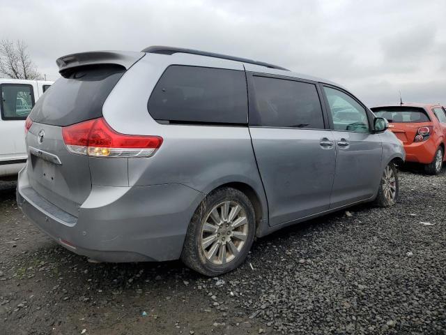 2013 Toyota Sienna Xle - Фото 3