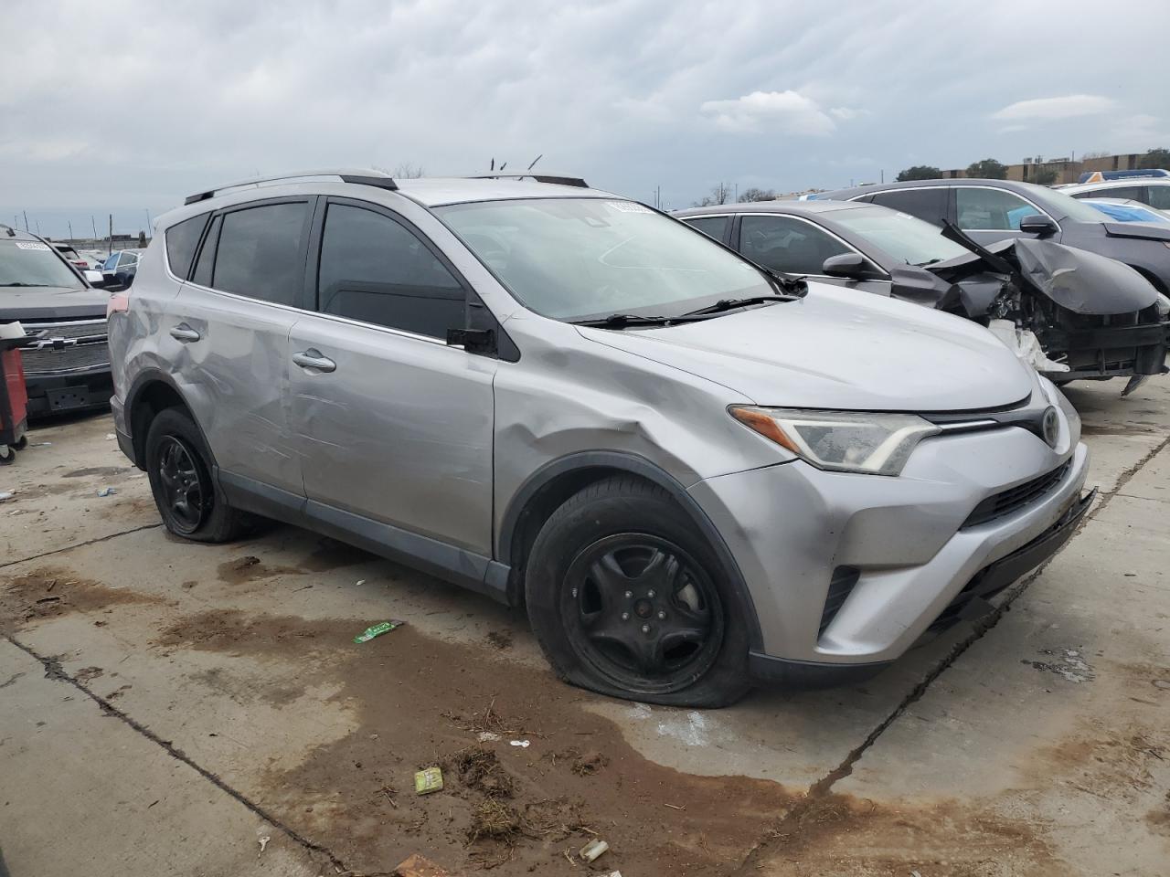 2017 TOYOTA RAV4 LE - Image 4